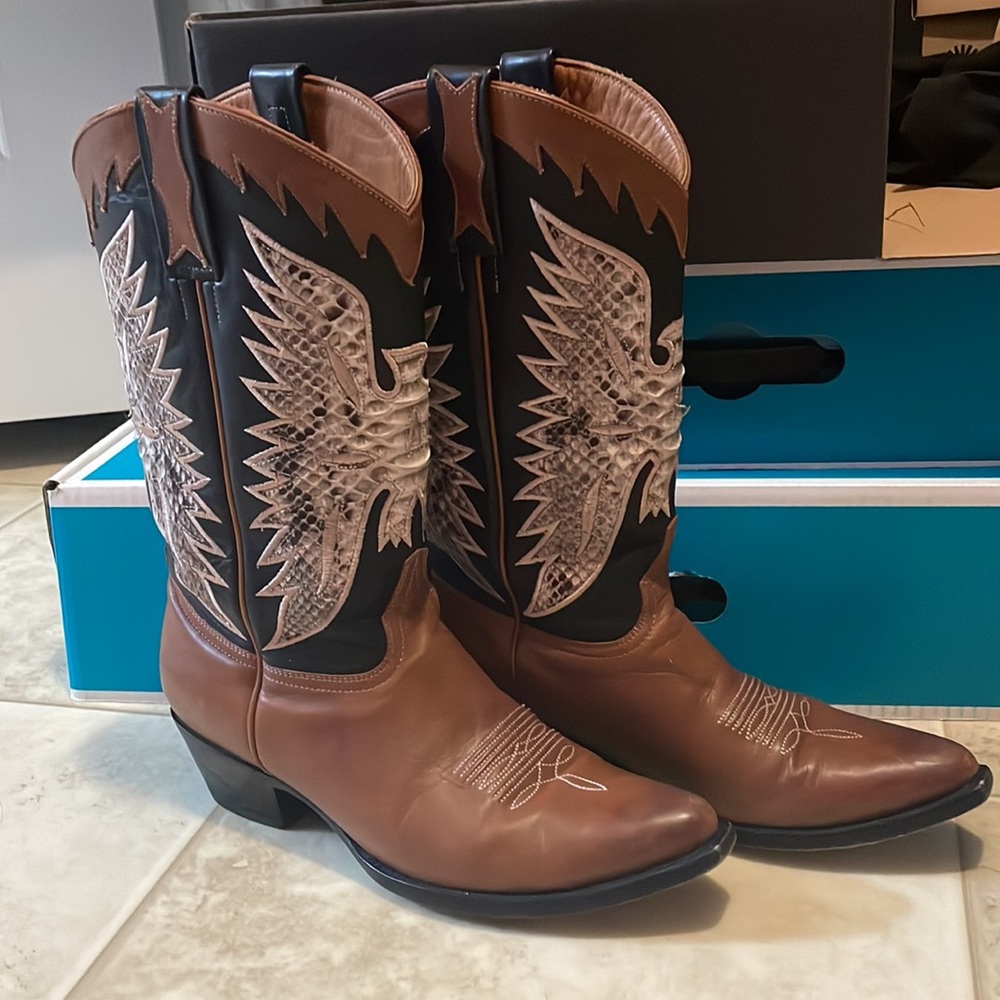 Frye Carrie firebird boots size 9.5